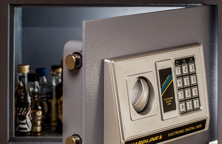 wall-safe-1044168_1280
